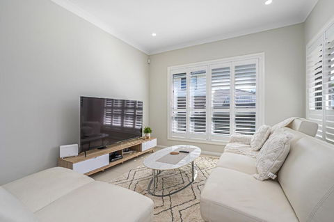 Rousehill Sweet Spacious 4BR Quiet House - Accommodation Port Macquarie 0