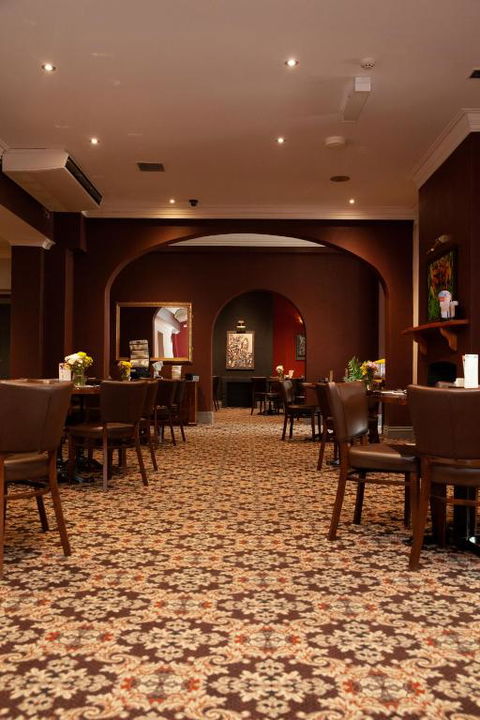 Royal Hotel Singleton - Accommodation Port Macquarie 1