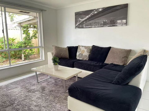 Runaway Bay Family Haven With 4beds - Accommodation Port Macquarie 0