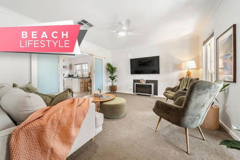 Sage By The Sea - WiFi, BBQ, Beach, Art - Accommodation Port Macquarie 0