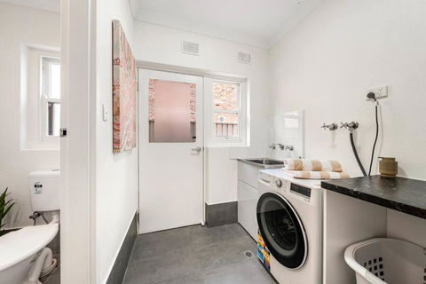 Sage By The Sea - WiFi, BBQ, Beach, Art - Accommodation Port Macquarie 1