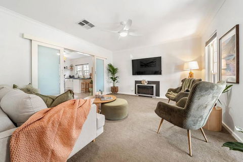 Sage By The Sea - WiFi, BBQ, Beach, Art - Accommodation Port Macquarie 2