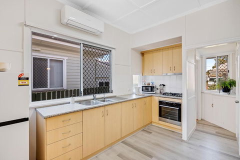 Sage Cottage! CBD Perfection! - Accommodation Port Macquarie 1