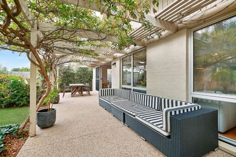 Salt Air Hideaway With Lush Backyard - Accommodation Port Macquarie 2