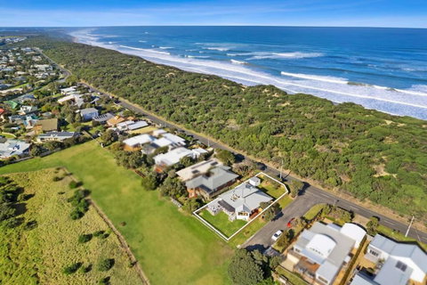 SALTWATER HOUSE - Opposite The Beach And Views Over The Lake! - Accommodation Port Macquarie 0