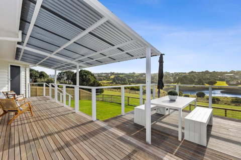 SALTWATER HOUSE - Opposite The Beach And Views Over The Lake! - Accommodation Port Macquarie 3