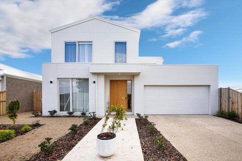 Saltwater Lux, 4 Bdrm, 3 Bath, Golf, Weddings, Beaches, Adventure Park - Accommodation Port Macquarie 2