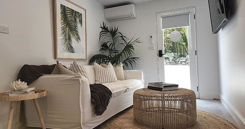 SALTY PALMS -Seaside Studio Apartment - Accommodation Port Macquarie 3