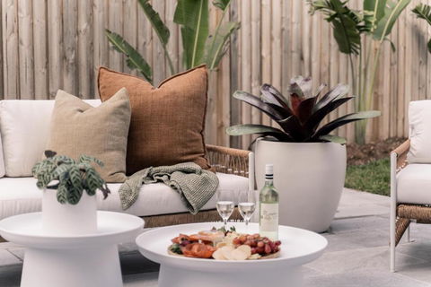 SALTY PALMS On HENLEY -THREE - Accommodation Port Macquarie 1