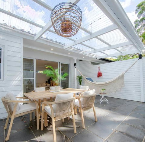 SALTY SNOOZE - Your Coastal Holiday House - Accommodation Port Macquarie 0
