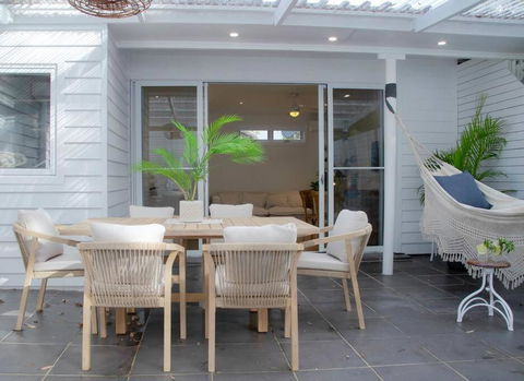 SALTY SNOOZE - Your Coastal Holiday House - Accommodation Port Macquarie 1