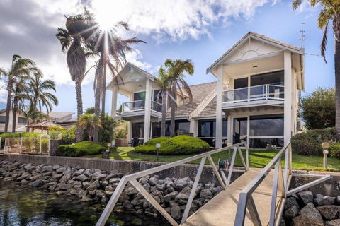 Salty Views - Accommodation Port Macquarie 0