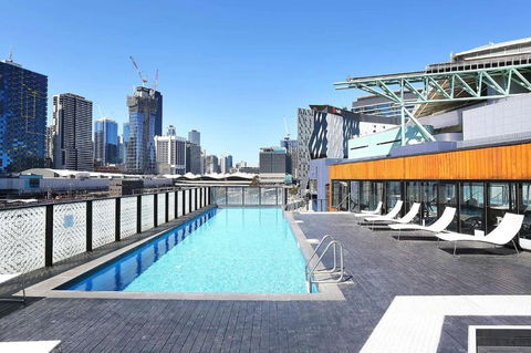 Rooftop Pool Stunning Apt At Marvel Stadium With Free Parking - Accommodation Port Macquarie 2