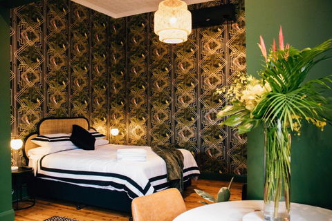Rooms Of Renown - The Gilded Globe - Accommodation Port Macquarie 0