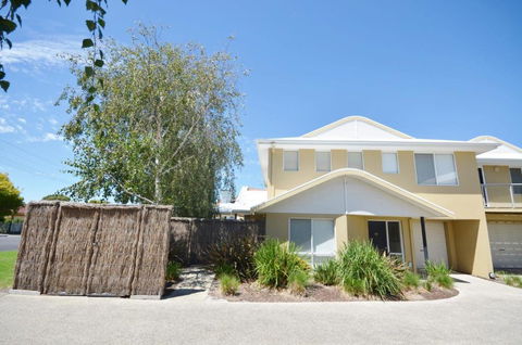 Sandpiper 10 - Close To Town And Beach - Accommodation Port Macquarie 0