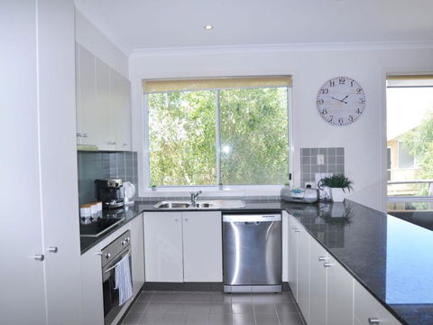 Sandpiper 3 - Close To Town And Beach - Accommodation Port Macquarie 3