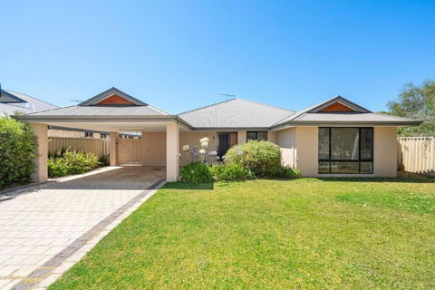 Sandpiper House - Family & Pet Friendly - Accommodation Port Macquarie 0