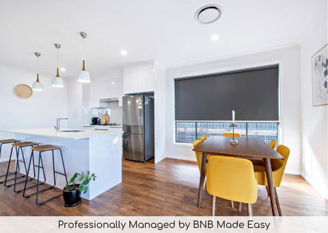 Sandstone - Family Entertainer, Refined Living - Accommodation Port Macquarie 0