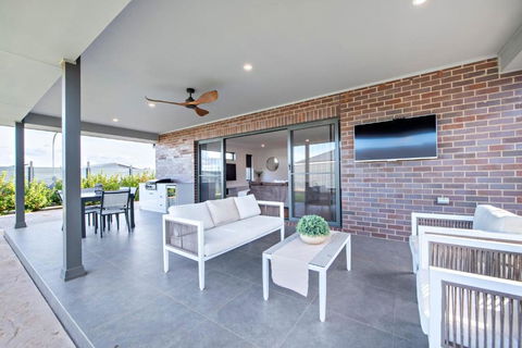 Sandstone - Family Entertainer, Refined Living - Accommodation Port Macquarie 2