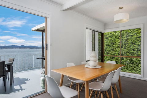 Sandy Bay Waterfront - Accommodation Port Macquarie 1