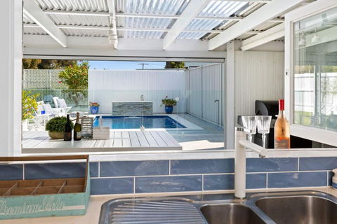 SANTORINI BEACH HOUSE SAFETY BEACH - Accommodation Port Macquarie 3