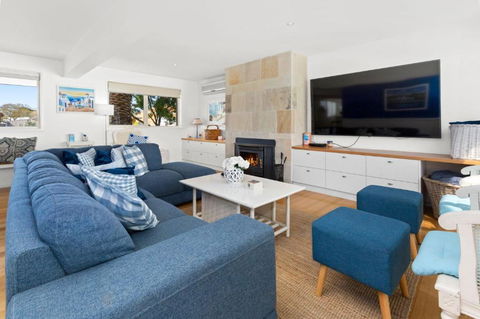 SANTORINI BEACH HOUSE SAFETY BEACH - Accommodation Port Macquarie 1