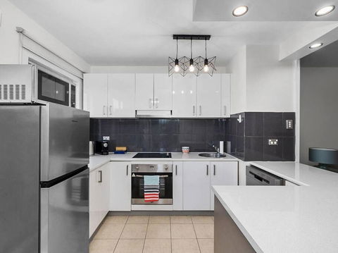 Sandy Bay Apartment With Hobart River View, Near UTAS - Stroll To Cafes And Shops - Accommodation Port Macquarie 3