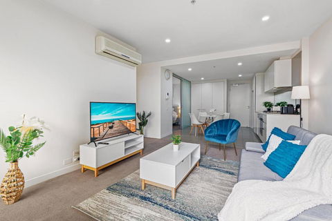 Serene Escape Panoramic Views, Pool, Gym, Sauna - Accommodation Port Macquarie 1