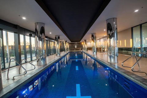 Serene Escape Panoramic Views, Pool, Gym, Sauna - Accommodation Port Macquarie 3