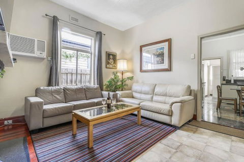 Spacious Urban Delight In Coburg - Accommodation Port Macquarie 0