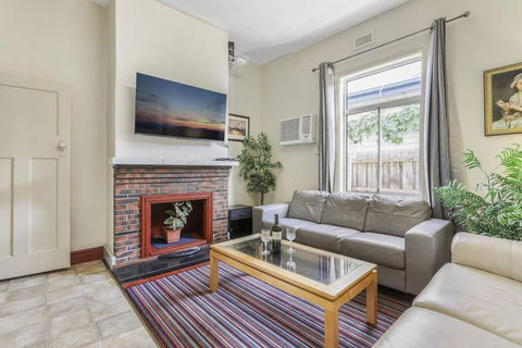 Spacious Urban Delight In Coburg - Accommodation Port Macquarie 1