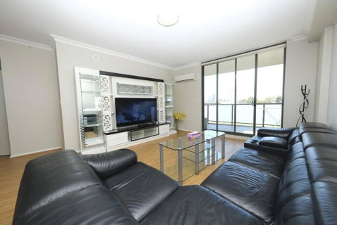 Spacious 3bed Apt With Pool & Gym Near Parramatta - Accommodation Port Macquarie 0