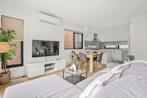 StayAU Modern 4-bedroom TH Bayswater - Accommodation Port Macquarie 1