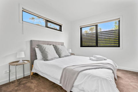 StayAU Modern 4-bedroom TH Bayswater - Accommodation Port Macquarie 3