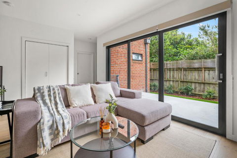 StayAU Modern 4-bedroom TH Bayswater - Accommodation Port Macquarie 0