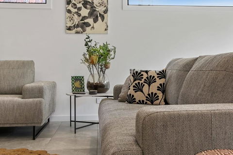Storey Time I 2BR Townhouse For Melbourne Travel - Accommodation Port Macquarie 0