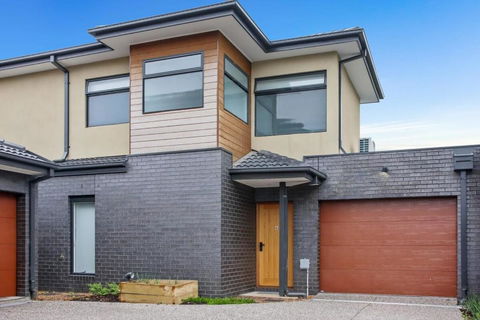 Storey Time I 2BR Townhouse For Melbourne Travel - Accommodation Port Macquarie 2