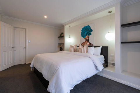 Sun Seeker At Marino - Expansive Luxury Pool Home - Accommodation Port Macquarie 2