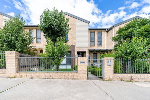 Superb 3BR Townhouse Near Town Centre - Accommodation Port Macquarie 0