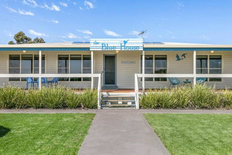 The Blue House On Lake Albert - Accommodation Port Macquarie 0