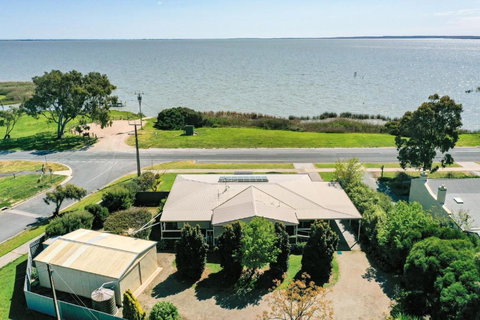 The Blue House On Lake Albert - Accommodation Port Macquarie 1