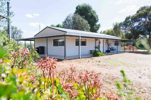The Bungalow Cottage - Accommodation Port Macquarie 3