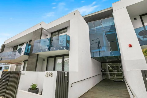 The Even Apartment In Carnegie With Parking - Accommodation Port Macquarie 1