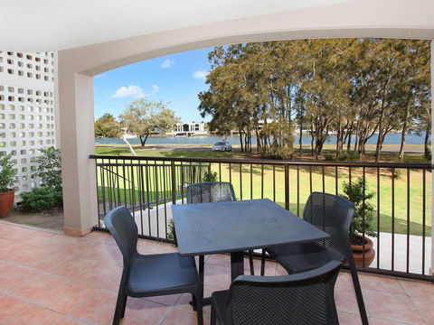 Beachport 14 - 2 BDRM Apt With Canal Views On Parkyn Pde - Accommodation Port Macquarie 1
