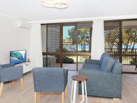 Beachport 14 - 2 BDRM Apt With Canal Views On Parkyn Pde - Accommodation Port Macquarie 2