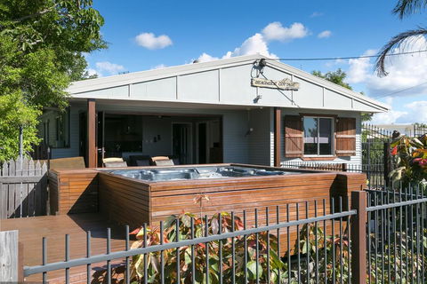 Beachside Cottages - Accommodation Port Macquarie 1