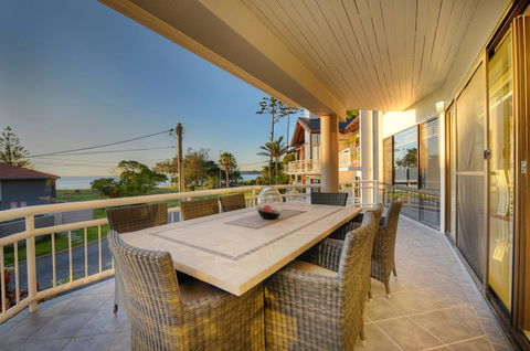 BEACHSIDE MANOR - Walk To The Beach - Accommodation Port Macquarie 2