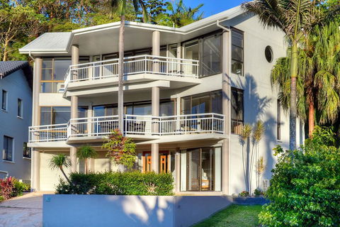 BEACHSIDE MANOR - Walk To The Beach - Accommodation Port Macquarie 0