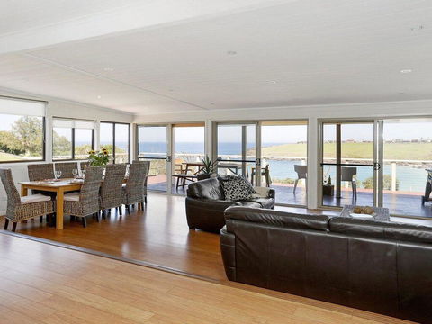 Beachview - Walking Track Straight Down To The Beach - Accommodation Port Macquarie 1