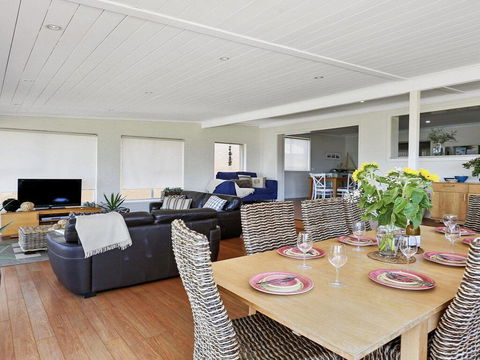 Beachview - Walking Track Straight Down To The Beach - Accommodation Port Macquarie 2